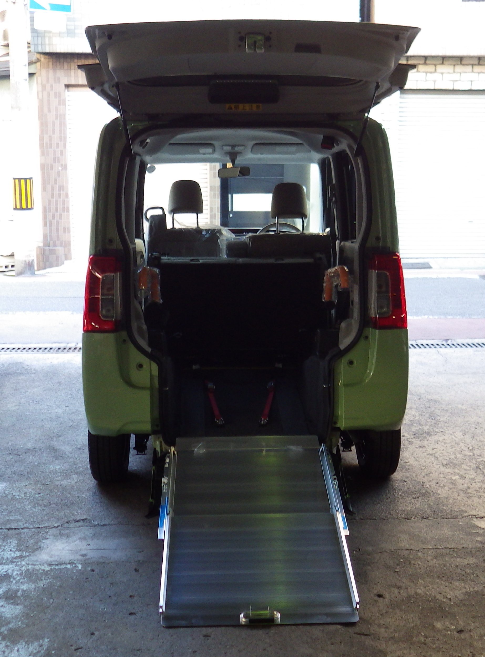 福祉車両が来ましたワン！！ 看板犬くまのつぶやき 車の整備・車検は大阪市東成区（今里）の光モータース